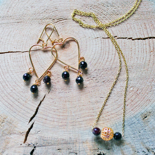 Bar Necklace with Garnet