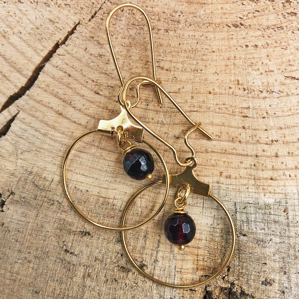 Double-strand Hoop Necklace with Garnet and Smoky Quartz